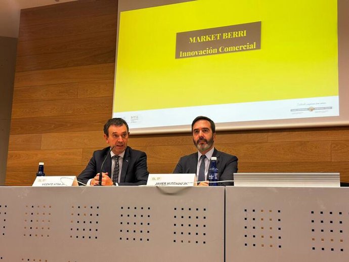 El rector de Mondragon Unibertsitatea, Vicente Atxa, y el consejero de Turismo, Javier Hurtado