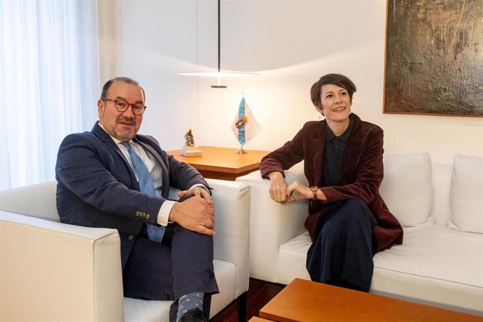 Ana Pontón durante su reunión con el rector de la USC, Antonio López.