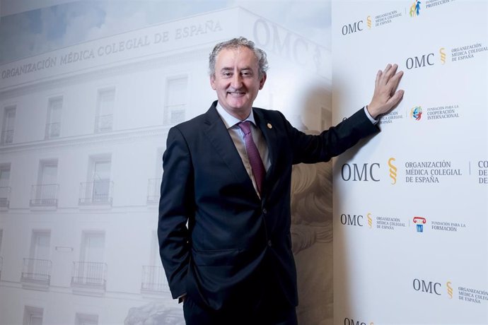 Archivo - Tomás Cobo, presidente del Consejo General de Médicos de España y vicepresidente de la UE de Médicos Especialistas