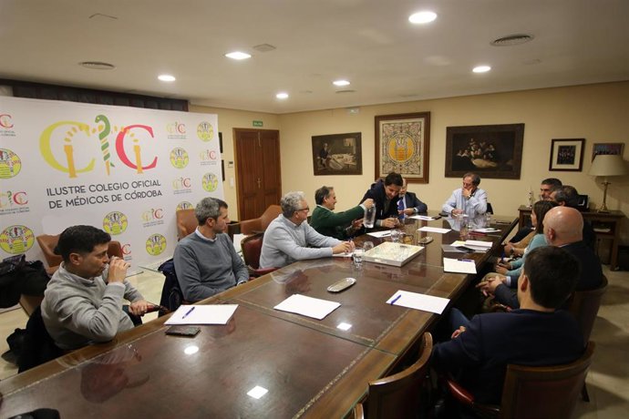 Reunión del COMCórdoba con los representantes de las asociaciones profesionales por especialidades.