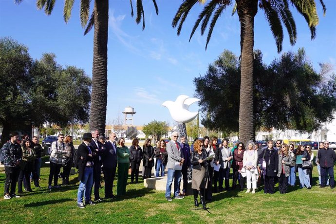 La Universidad de Huelva ha convocado este martes, Día Escolar de la No Violencia y la Paz, a un minuto de silencio.