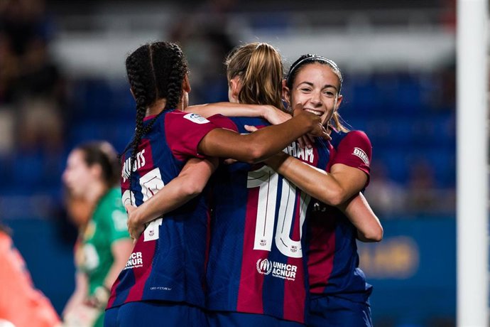 Archivo - Aitana Bonmatí, Caroline Graham Hansen y Esmee Brugts celebran un gol con el FC Barcelona