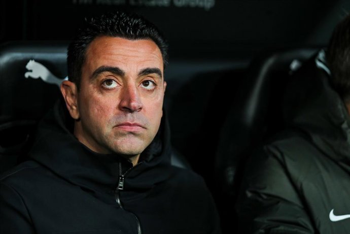 Archivo - Xavi Hernandez, head coach of Barcelona, looks on during the spanish league, La Liga EA Sports, football match played between Valencia CF and FC Barcelona at Mestalla stadium on December 16, 2023, in Valencia, Spain.