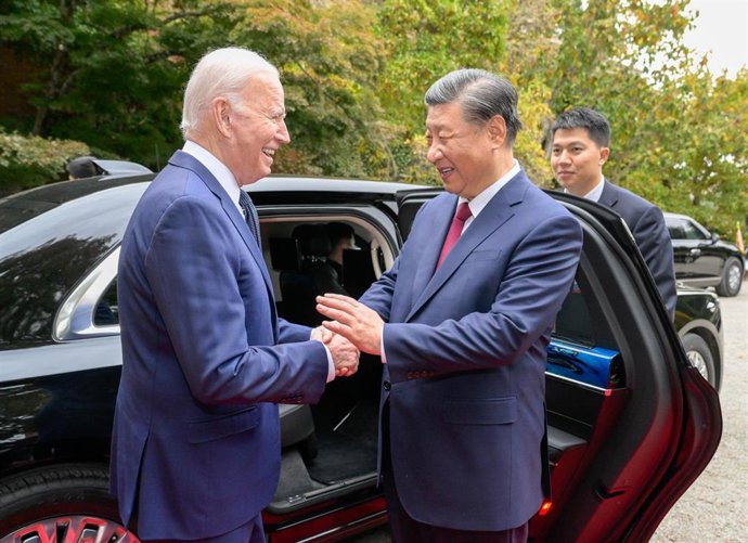 Archivo - El presidente de EEUU, Joe Biden (izquierda), y su homólogo chino, Xi Jinping (derecha)