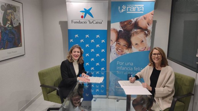 Representantes de la Fundación RANA y la Fundación 'la Caixa' firman el convenio de colaboración.