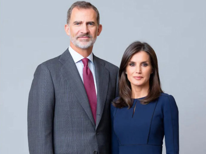 Retrato oficial de los Reyes Felipe y Letizia, obra de la fotógrafa Estela de Castro