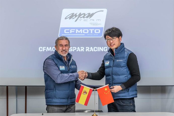 Jorge Martínez 'Aspar' y Su Zhen tras el acuerdo entre el Aspar Team y CFMOTO