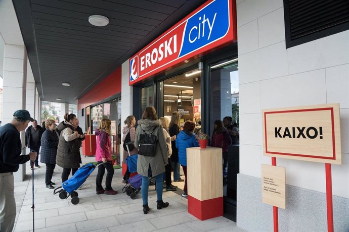 Archivo - Apertura de supermercado EROSKI en Zarautz