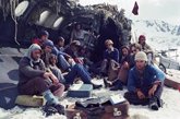 Foto: La sociedad de la nieve: El increíble parecido entre los supervivientes reales y los actores