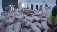 Incautados 72 kilos de cocaína ocultos entre astillas de madera de teca en una nave de Antequera (Málaga)