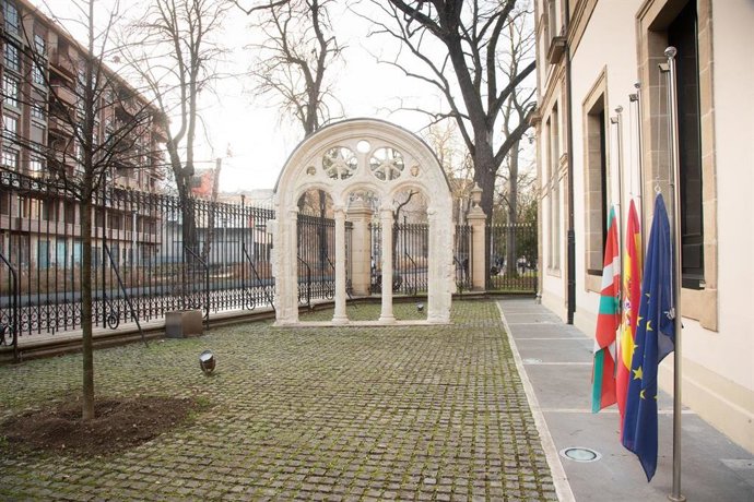 El Parlamento Vasco se ha sumado este miércoles a los actos de homenaje con motivo del fallecimiento del expresidente de la Comisión Europea Jacques Delors