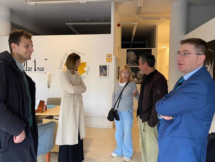 La consellera insular de Cultura y Patrimonio, Antnia Roca, visita la Llar Inge