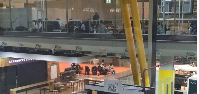 Migrantes solicitantes de asilo tras hacer escala en el aeropuerto Adolfo Suárez Madrid-Barajas, en una imagen cedida por sindicatos policiales