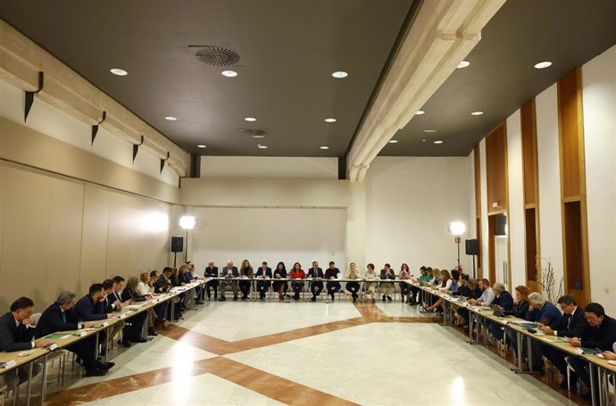 Reunión de la Ejecutiva del PSOE-A presidida por Juan Espadas. (Foto de archivo).