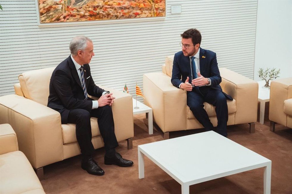 Reunión en el Parlamento Europeo entre el lehendakari Iñigo Urkullu y el presidente de la Generalitat, Pere Aragons.