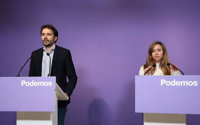 Los coportavoces de Podemos Javier Sánchez Serna y María Teresa Pérez, ofrecen una rueda de prensa, en la sede del Partido, a 15 de enero de 2024, en Madrid (España).