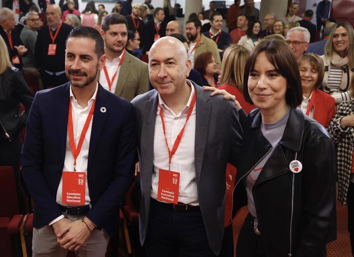El secretari general del PSPV de Valncia, Carlos Fernández Bielsa; el secretari general del PSPV d'Alacant, Alejandro Soler, i la ministra de Cincia, Innovació i Universitats, Diana Morant, en el comité nacional dels socialistes valencians