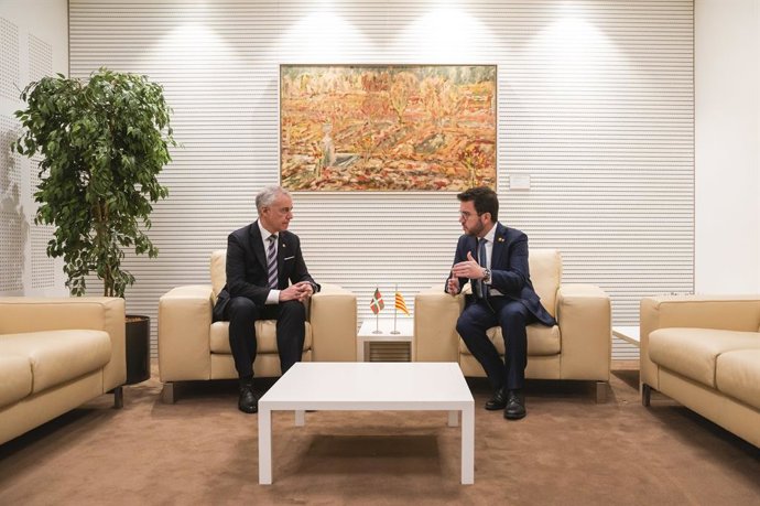 El Lehendakari, Iñigo Urkullu, y el president de la Generalitat, Pere Aragons, durante su reunión en Bruselas