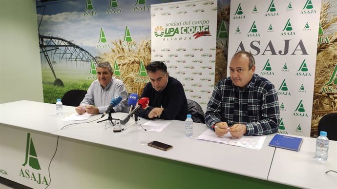 Los sindicatos agrarios anuncian tractoradas ante la situación del sector