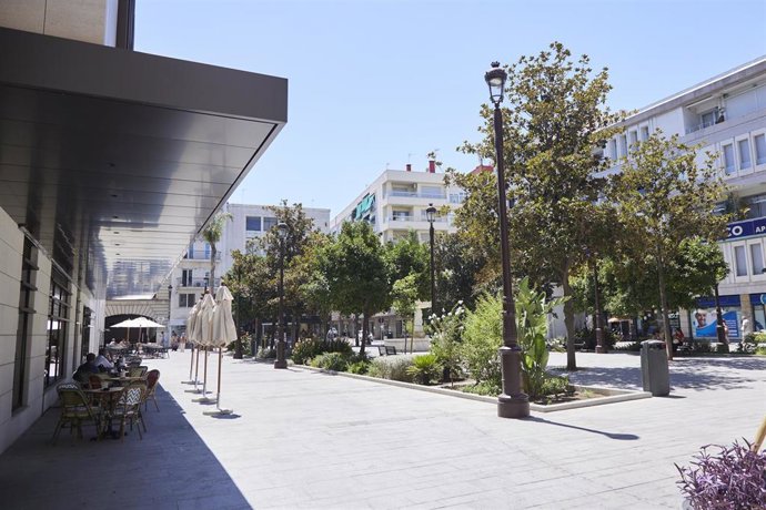 Archivo - Imagen de archivo de la Plaza de la Magdalena tras las obras de peatonalización realizadas por el Ayuntamiento de Sevilla, a 29 de julio de 2022 en Sevilla (Andalucía, España)