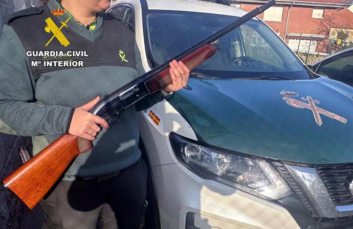 Escopeta intervenida al cazador furtivo.