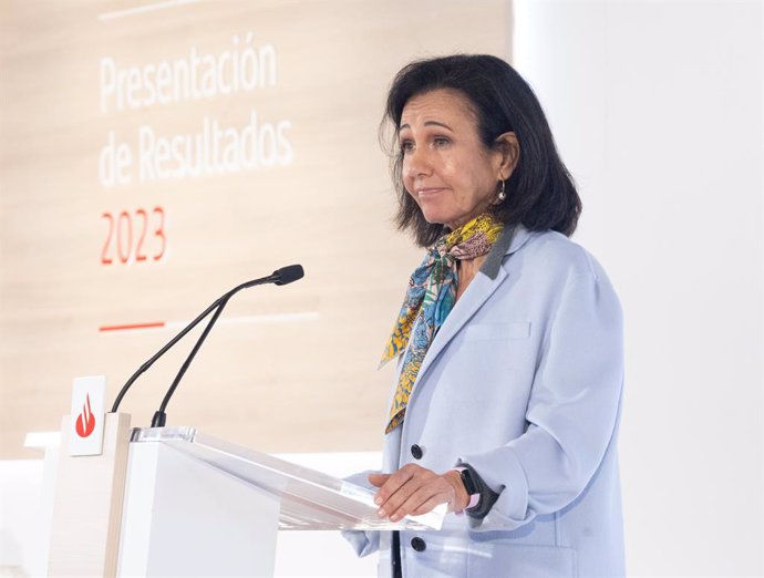 La presidenta del Banco Santander, Ana Botín, durante la presentación de los resultados del 2023 del Grupo Santander, en la Ciudad Grupo Santander, a 31 de enero de 2024, en Boadilla del Monte, Madrid (España).