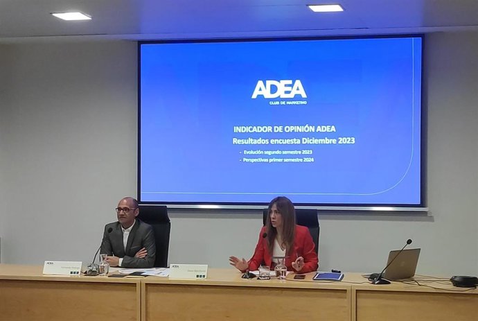 El presidente de ADEA, Fernando Rodrigo, y la secretaria general, Diana Marchante.