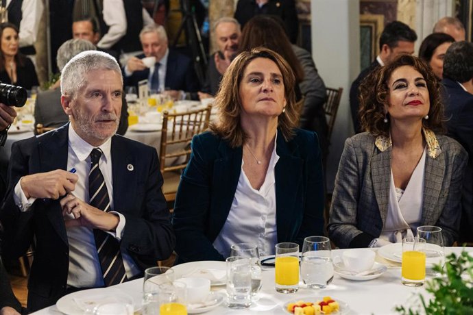 (I-D) El ministro de Interior, Fernando Grande-Marlaska; la vicepresidenta tercera y ministra para la Transición Ecológica, Teresa Ribera y la vicepresidenta primera y ministra de Hacienda, María Jesús Montero.