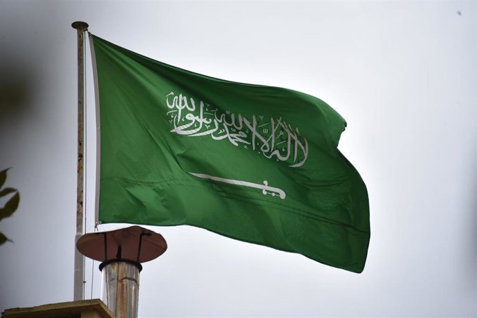 Archivo - Bandera de Arabia Saudí en el consulado saudí en la ciudad de Estambul, en Turquía (archivo)
