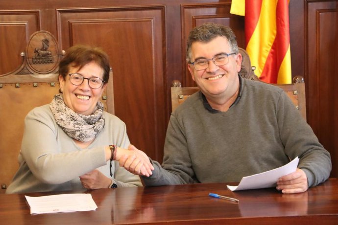 La alcaldesa de Santanyí,  Maria Pons, y el conseller de Agricultura, Pesca y Medio Natural, Joan Simonet.