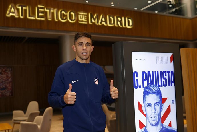 El defensa hispano-brasileño Gabriel Paulista, en su primer día como jugador del Atlético de Madrid.