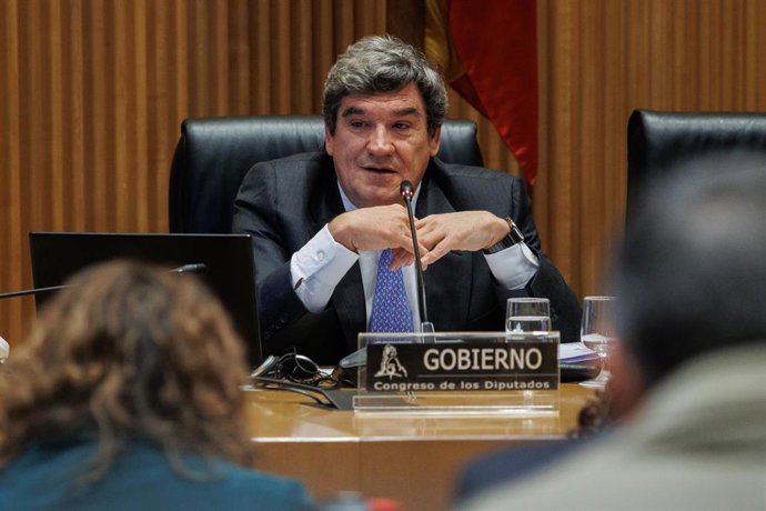 El ministro para la Transformación Digital y de la Función Pública, José Luis Escrivá, interviene durante la Comisión de Economía, Comercio y Transformación Digital, en el Congreso de los Diputados, a 31 de enero de 2024, en Madrid (España). Durante la 