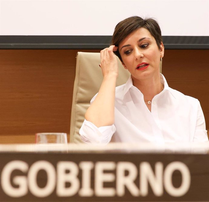 La ministra de Vivienda y Agenda Urbana, Isabel Rodríguez, durante la Comisión de Vivienda y Agenda Urbana en el Congreso de los Diputados, a 25 de enero de 2024, en Madrid (España).