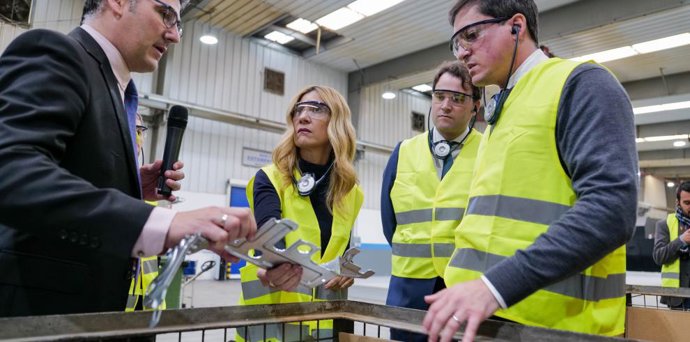 La vicepresidenta segunda y consejera de Economía, Empleo e Industria, Mar Vaquero, en su visita a la empresa Teknia