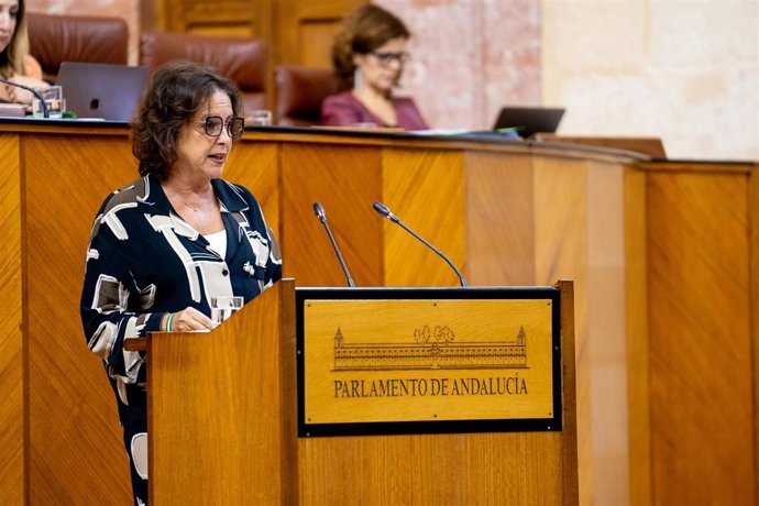 Archivo - La consejera de Salud y Consumo de la Junta de Andalucía, Catalina García, en una foto de archivo en el Parlamento andaluz.