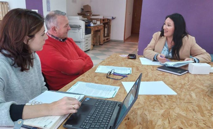 Reunión de la parlamentaria de Por Andalucía Alejandra Durán con representantes de la Asociación de directores y directoras de IES de Andalucía, Asadian.