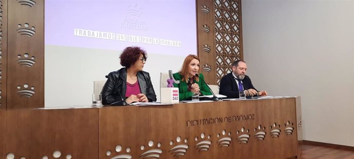 La diputada  de Igualdad de la Diputación de Badajoz presenta los ejes de actuación de su departamento