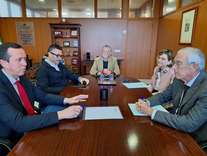 Martin y Cano en la reunión en la sede de Asempal, en Almería