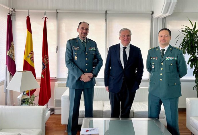 Reunión del alcalde Ciudad Real, Francisco Cañizares, con el jefe de la comandancia de la Guardia Civil en Ciudad Real, Juan Antonio Valle.