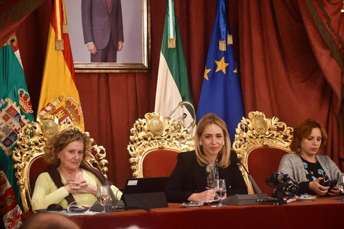 Almudena Martínez en el Pleno de Diputación.