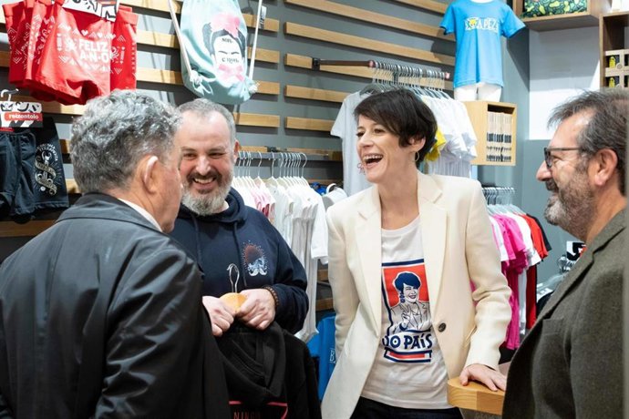 18F.- Ana Pontón (BNG), Convertida En 'Icono' Por La Popular Marca Rei Zentolo Con El Mensaje "Do País"