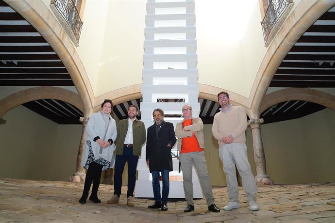 Acto previo a la inauguración de las exposiciones 'Breaking the monument' y 'La habitación roja' en el Casal Solleric.