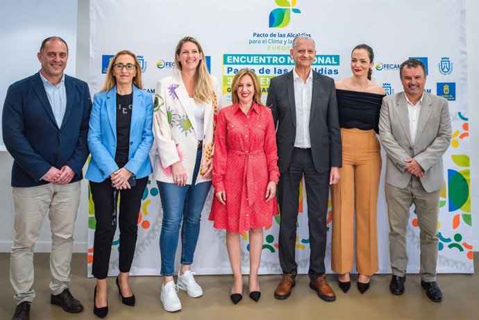 Foto de familia con motivo del Encuentro Nacional del Pacto de las Alcaldías