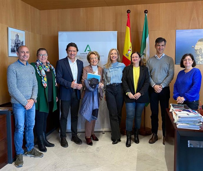 Daniel Sánchez con representantes de Feproami.