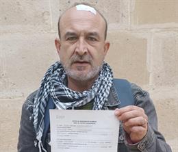 El portavoz de Esquerra Unida-Podem en el Ayuntamiento de Alicante, Manolo Copé, presenta una denuncia tras las lesiones sufridas