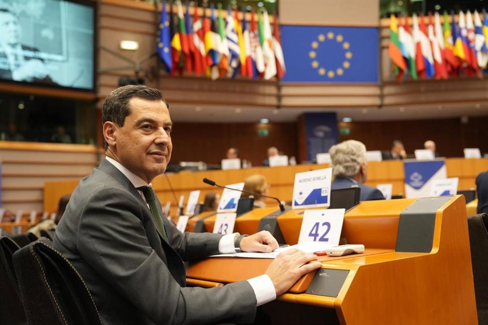 Juanma Moreno, este miércoles durante la defensa del dictamen sobre Pacto Verde y Salud,  ante el pleno del Comité de las Regiones de la UE
