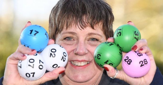 Deborah Burgess, ganadora de la Lotería Nacional de Reino Unido.