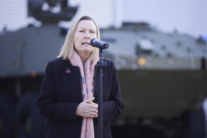 Archivo - La secretaria de Estado de Defensa, María Amparo Valcarce, atiende a los medios de comunicación, en una imagen de archivo.