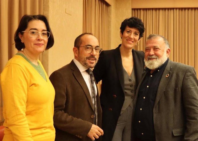 El diputado socialista por Teruel Herminio Sancho con la ministra Elma Saiz, el diputado soriano Luis Rey y la portavoz socialista en la Comisión de Trabajo, Inclusión, Seguridad Social y Migraciones, Elisa Garrido.