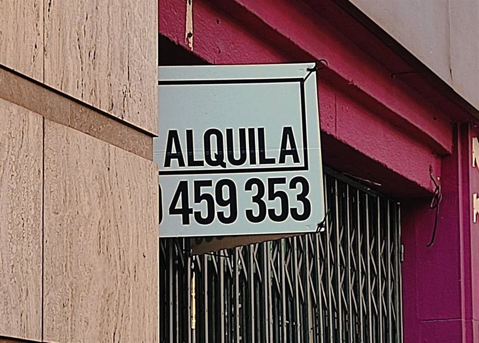 Archivo - El precio del alquiler cierra 2023 con un alza media del 5,7%, hasta lo 11,6 euros el metro al mes según Fotocasa.